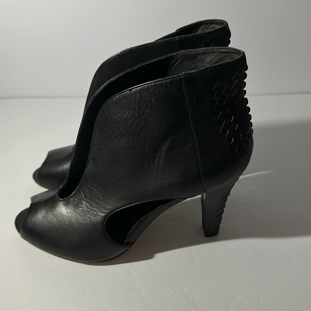 Elliott Lucca Allesandra Black Leather Woven Peep Toe Heel Pump Size 8.5